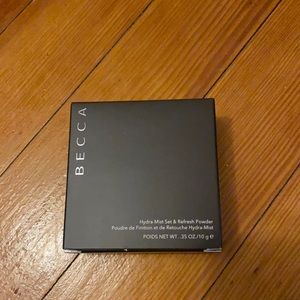 Becca hydramist set and refresh powder